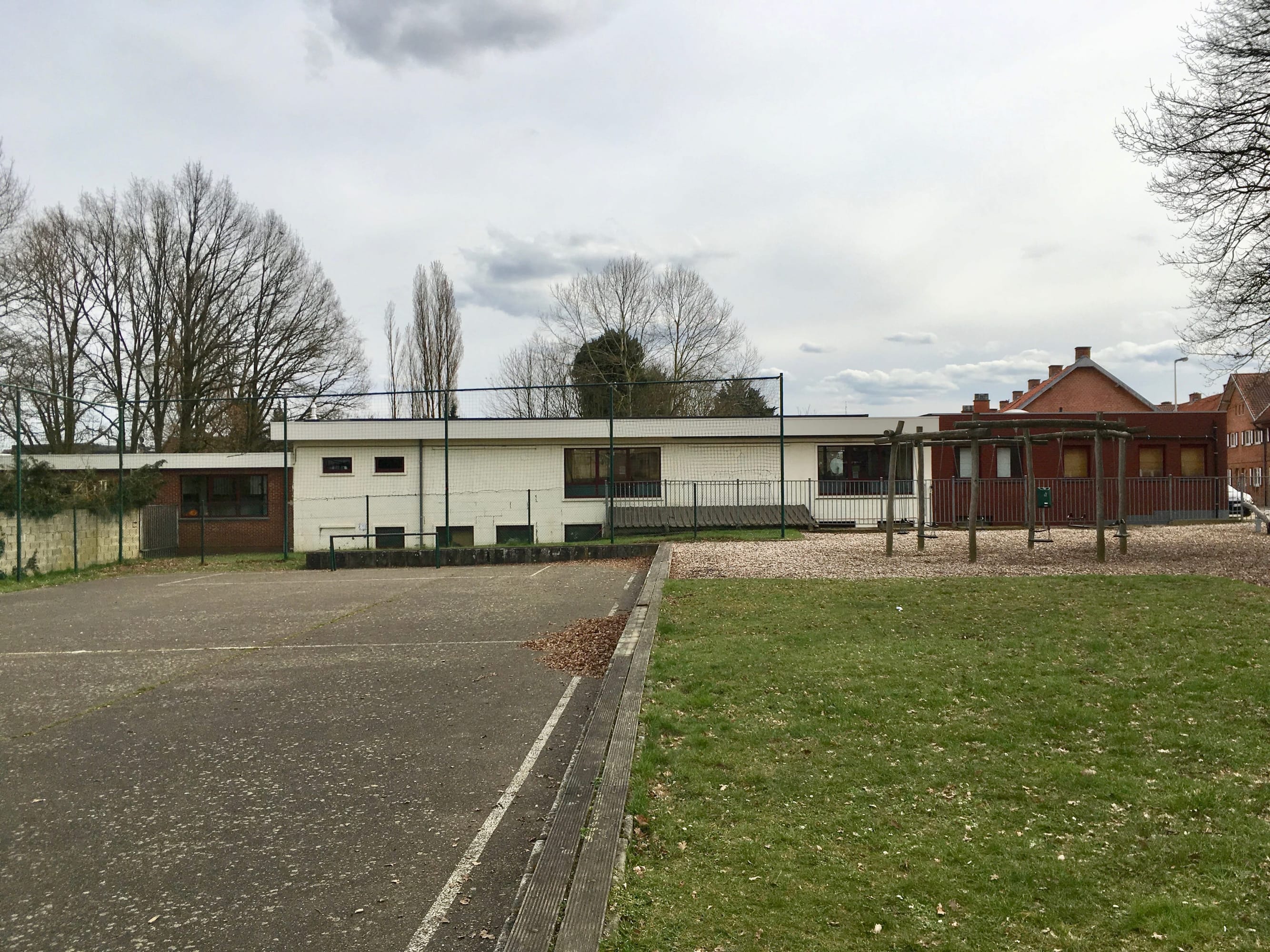 3.De%20Koepel%20zicht%20op%20gebouw%20vanaf%20speeltuin